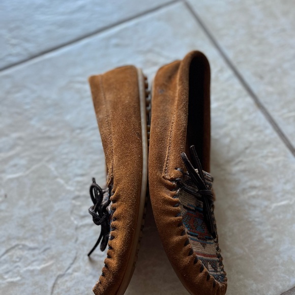 Minnetonka Moccasin size 8.5 brown color suede - Picture 6 of 9
